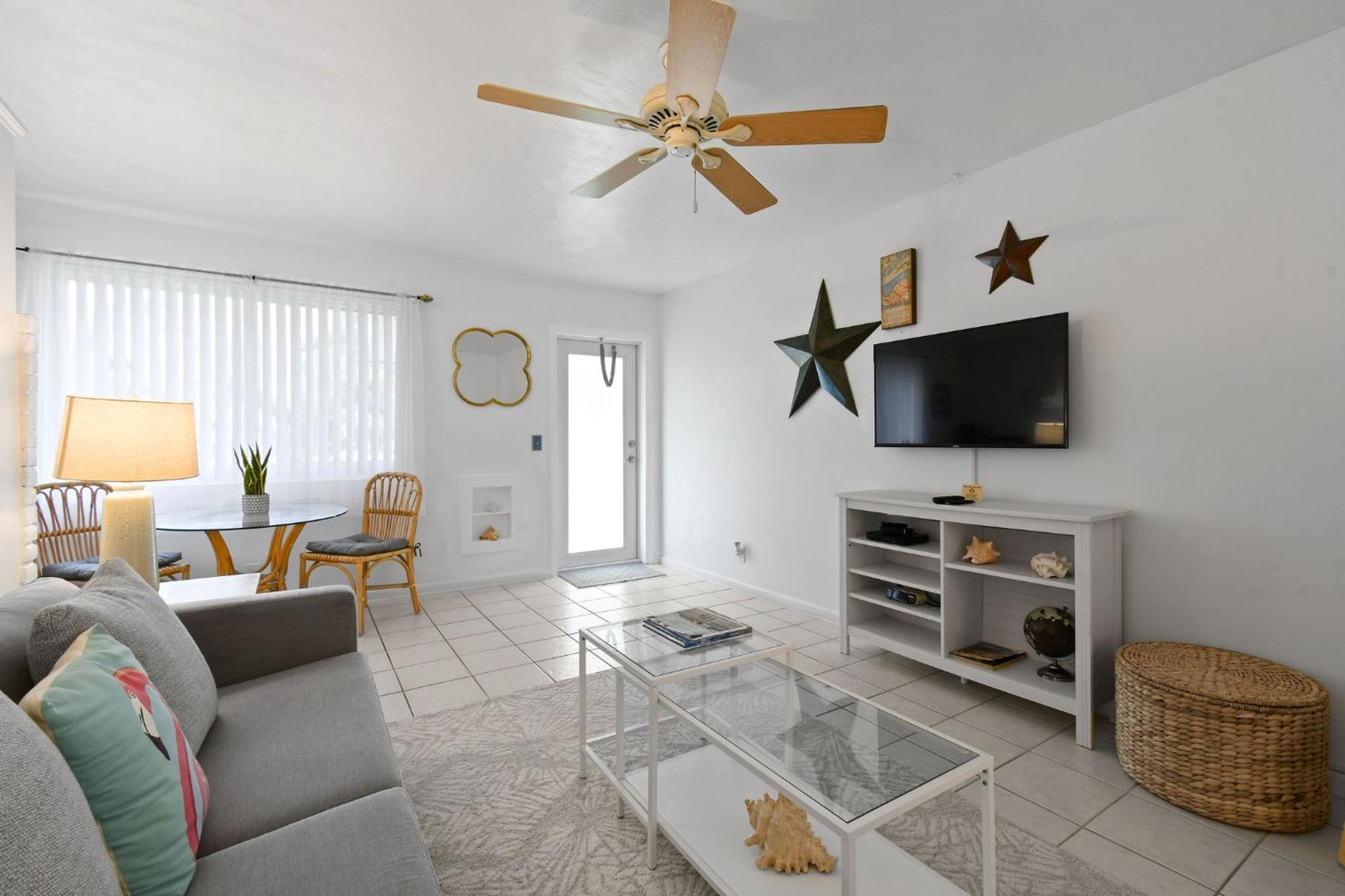 Sunshine Shores Boutique Apartments Palm Beach Shores Exteriér fotografie