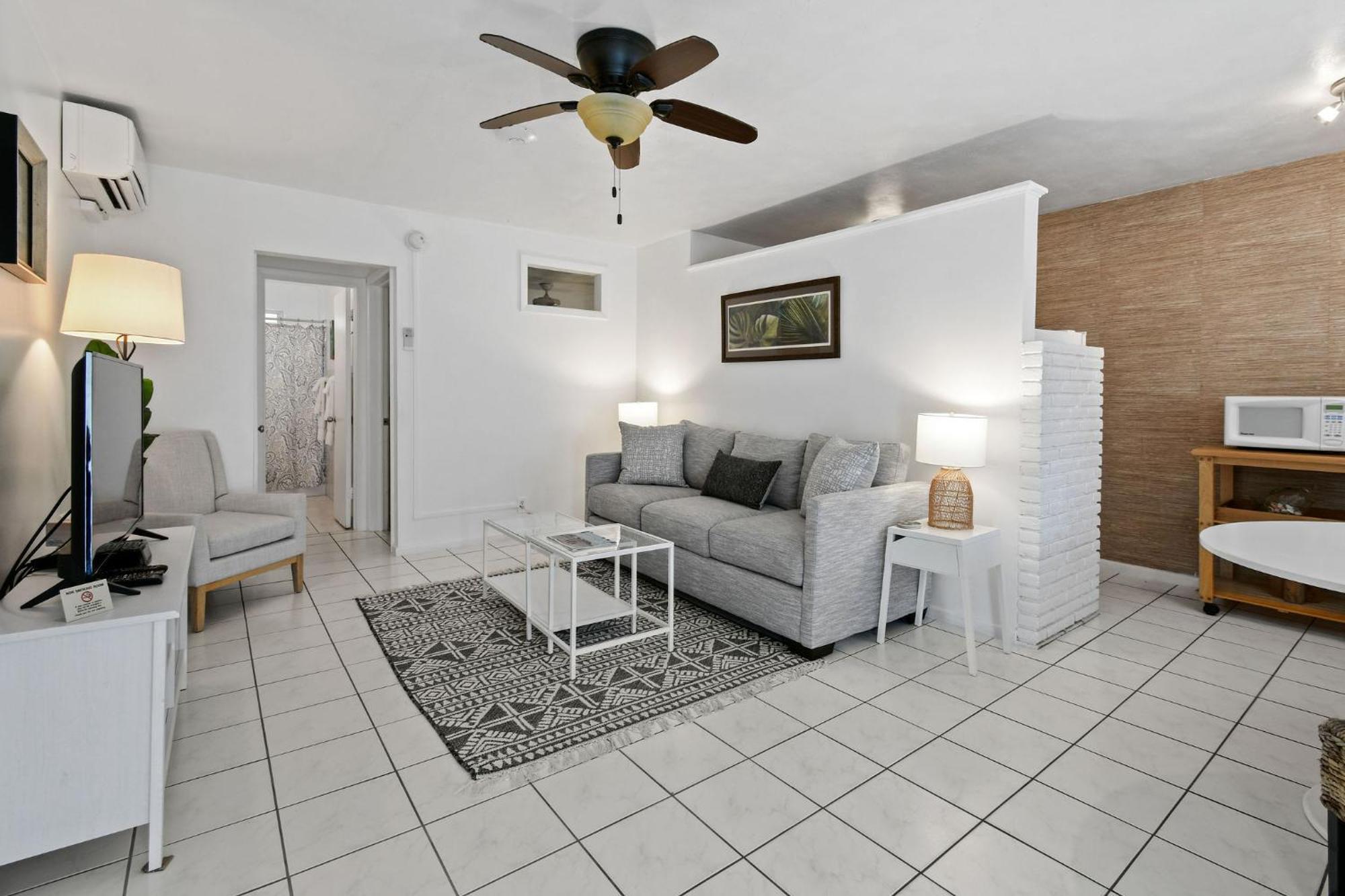 Sunshine Shores Boutique Apartments Palm Beach Shores Exteriér fotografie