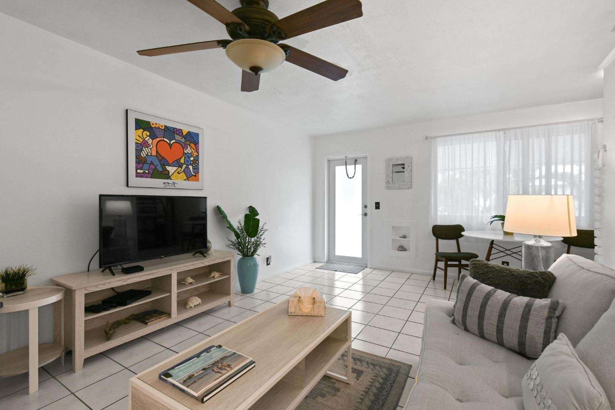 Sunshine Shores Boutique Apartments Palm Beach Shores Exteriér fotografie