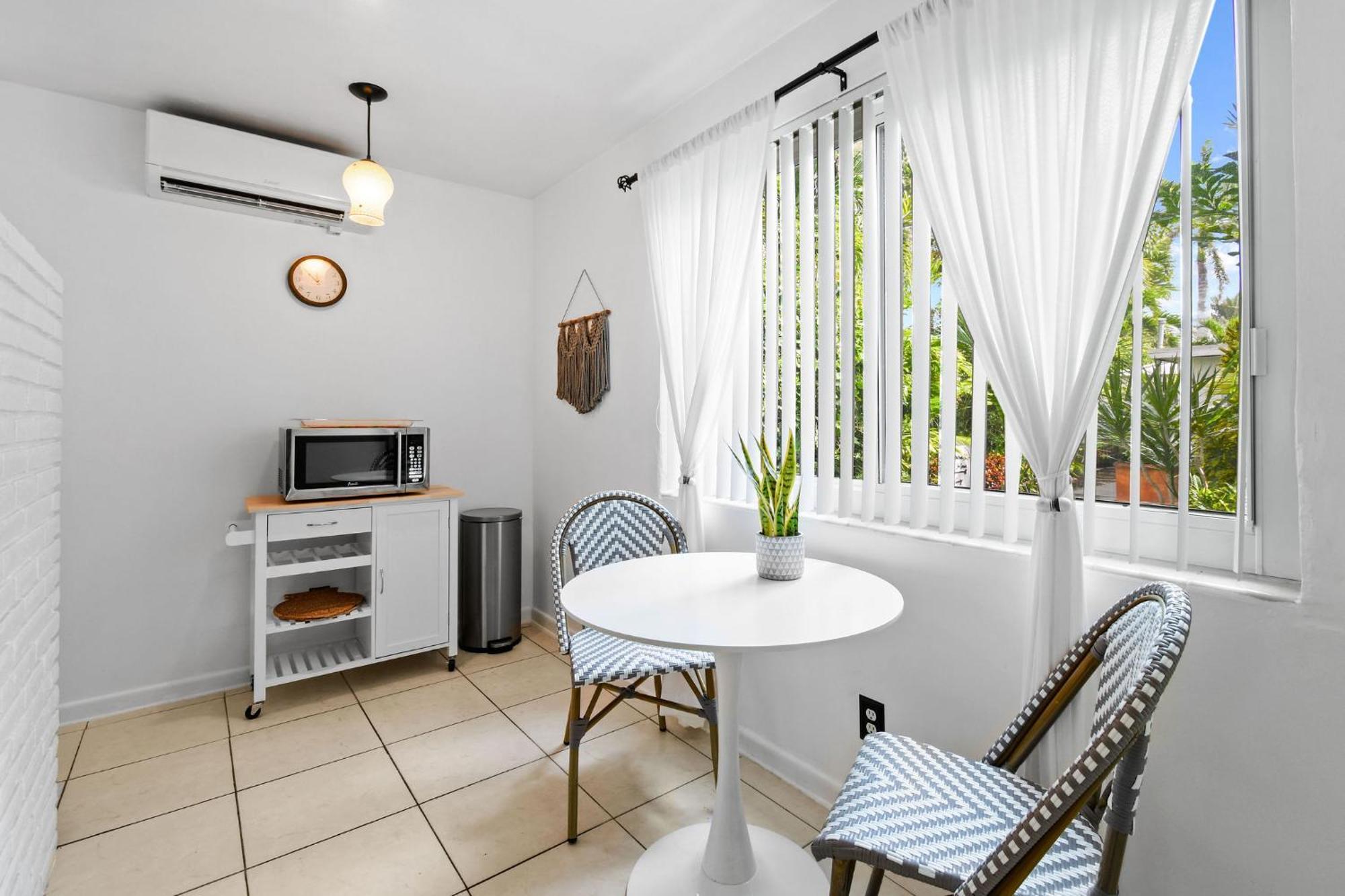 Sunshine Shores Boutique Apartments Palm Beach Shores Exteriér fotografie
