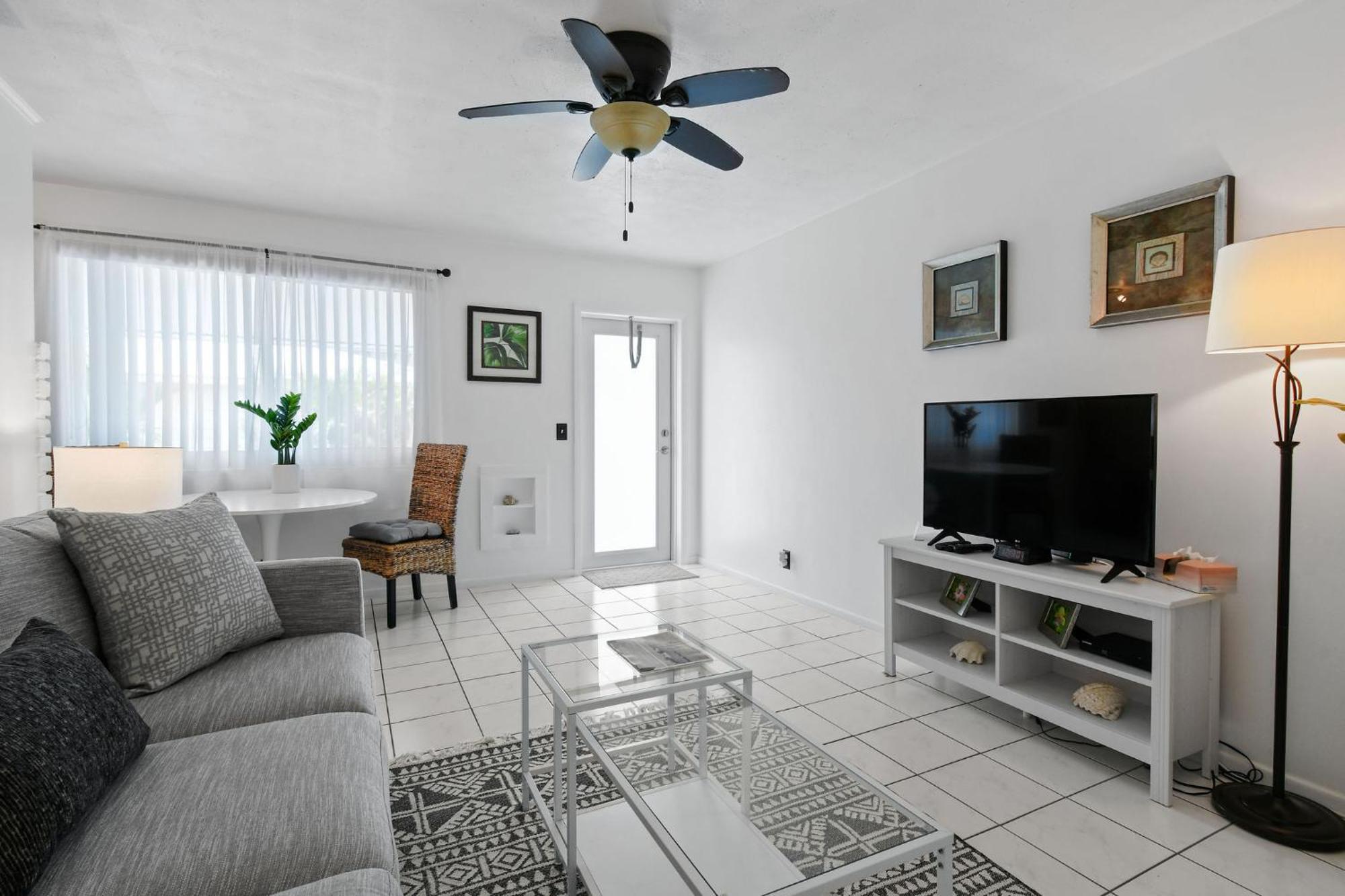 Sunshine Shores Boutique Apartments Palm Beach Shores Exteriér fotografie