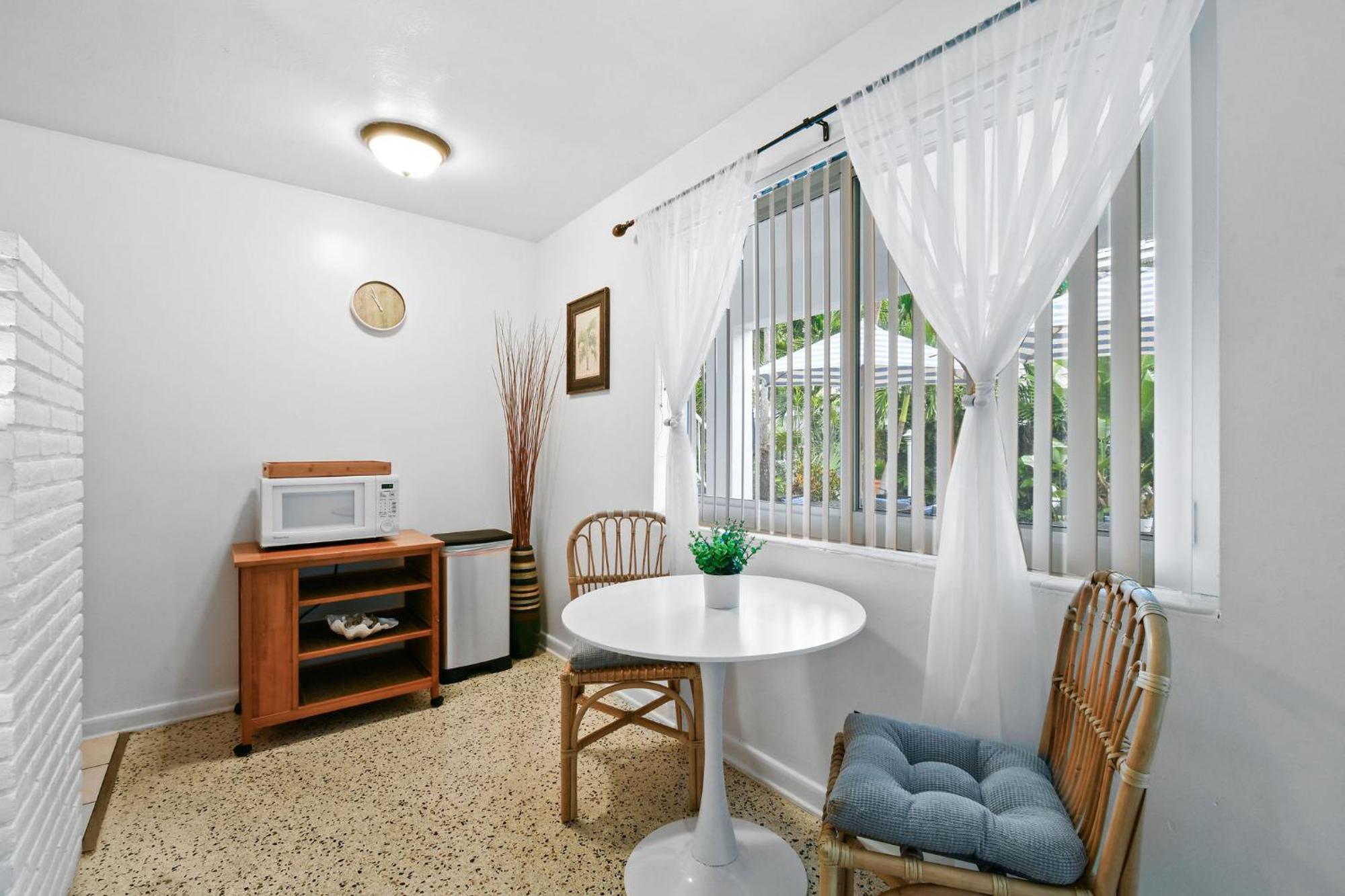 Sunshine Shores Boutique Apartments Palm Beach Shores Exteriér fotografie