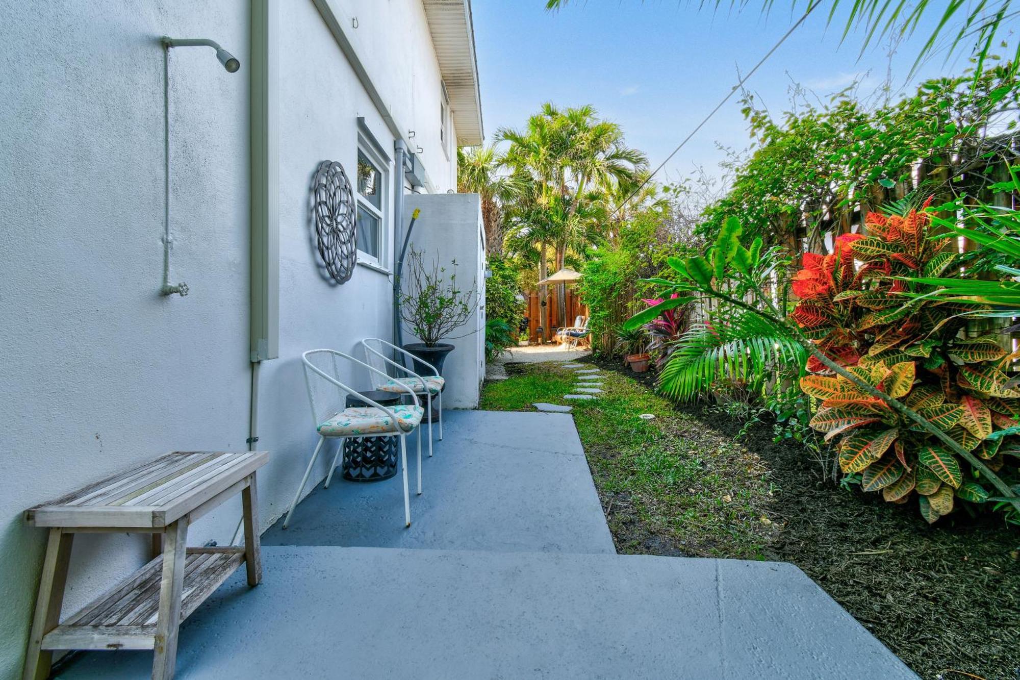 Sunshine Shores Boutique Apartments Palm Beach Shores Exteriér fotografie